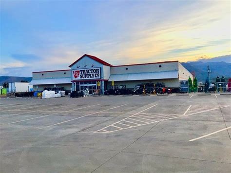 Tractor supply alamogordo - Advertisement. 2900 N White Sands Blvd. Alamogordo, NM 88310. Opens at 8:00 AM. Hours. Sun 9:00 AM - 7:00 PM. Mon 8:00 AM - 9:00 PM. Tue 8:00 AM - 9:00 PM. Wed …